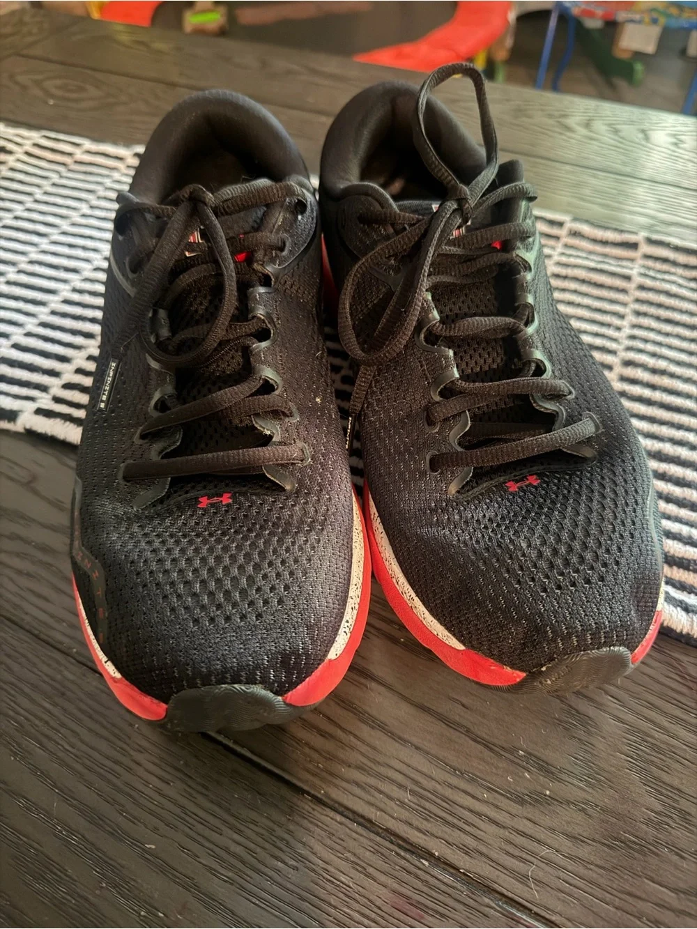 Under Armour UA HOVR Infinite 5 running shoes Texas Tech size 11 great condition